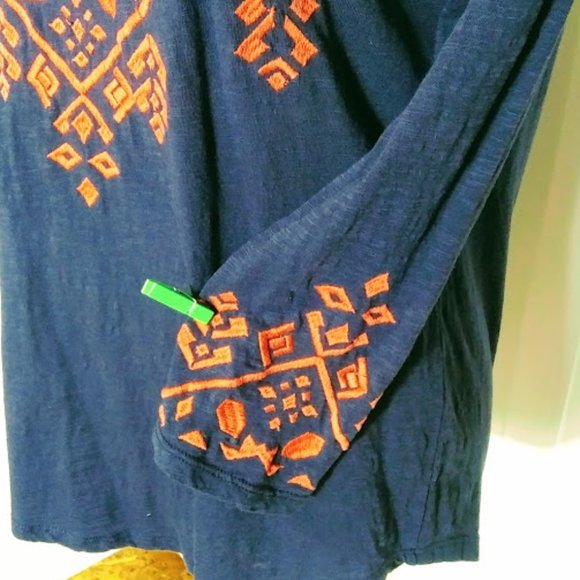 TEE SHIRT*BLUE W/TRIBAL DESIGN*WOMEN/JUNIOR S*LUCKY BRAND - Picture 3 of 6